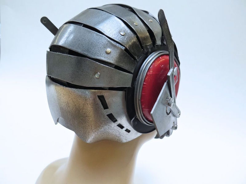 Illustration for article titled Cómo fabricar una brutal réplica del casco de Ant-Man con materiales caseros reciclados
